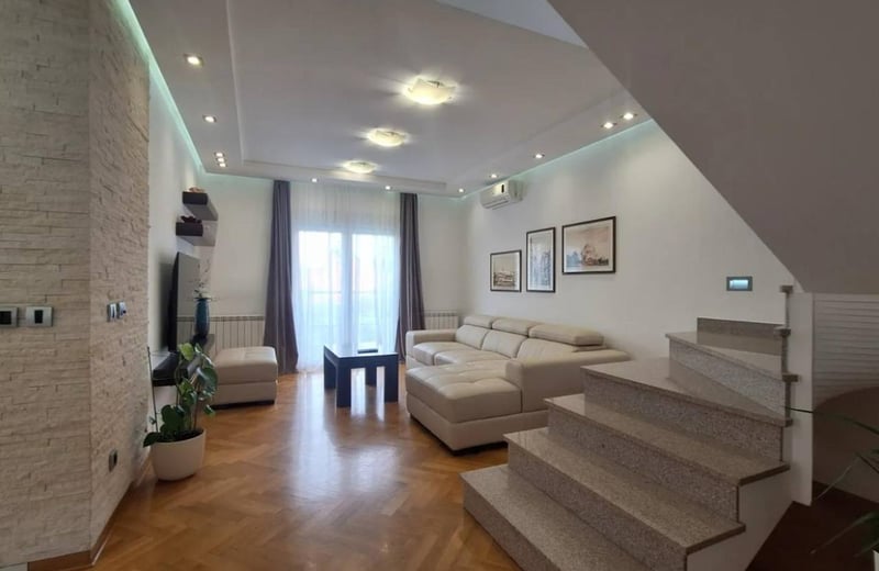 Alquiler de una acogedora casa, 150 m², Voždovac, Belgrado, Serbia